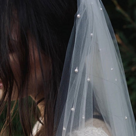 Wedding vail with pearls - Picture 3 of 10